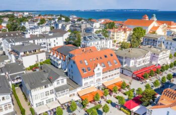 Luftaufnahme vom Centralhotel und dem Ostseebad Binz auf Rügen