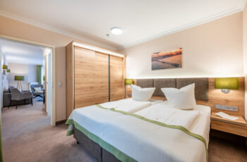Schlafzimmer mit Doppelbett- Schönes Wohnen auf Rügen